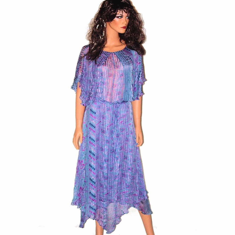 ❤️SOLD❤️ VTG. 70s SILK PAISLEY HANKERCHEIF DRESS